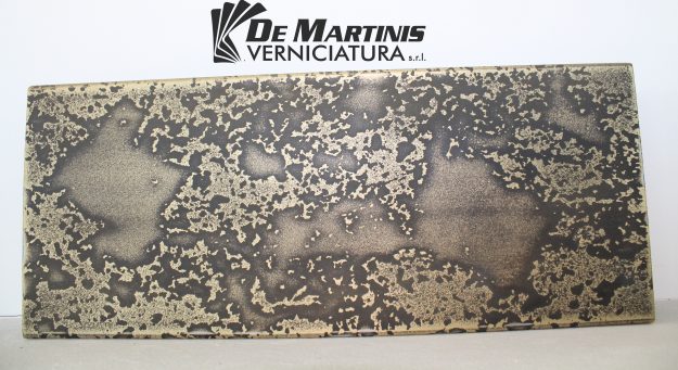 effetto-screpolato-ottone-su-profilo-in-acciaio