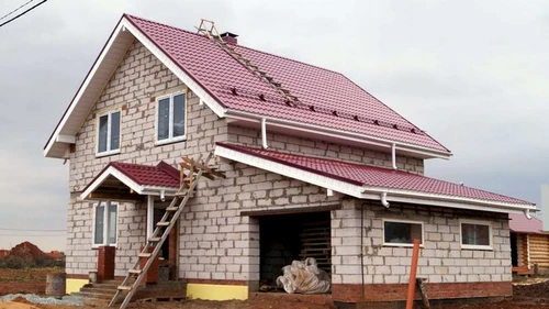 Costruire con blocchi di schiuma: una soluzione pratica per una casa privata